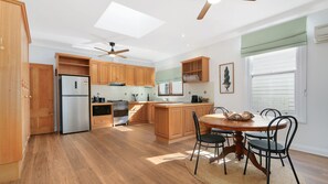 Oven, stovetop, dishwasher, coffee/tea maker - Audrey's Of Beechworth NEW Listing (Beechworth)