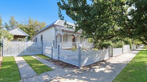 Exterior - Audrey's Of Beechworth NEW Listing (Beechworth)