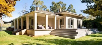 Wake up to a sweeping vineyard setting, perfect for 2-8 guests, 4 bed/2bath