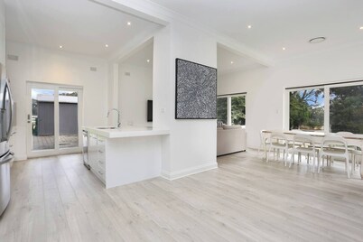 Wake up to a sweeping vineyard setting, perfect for 2-8 guests, 4 bed/2bath