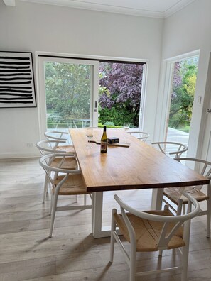 Dining - Clare Valley vineyard - Pool and walk to wineries - perfect for groups (Sevenhill)