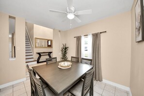 Dining - Houston 4BR Retreat | King Bed • Fast WiFi (Houston)