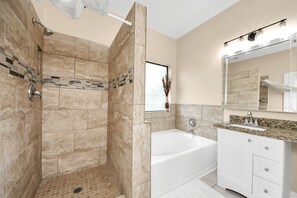 Hair dryer, towels - Houston 4BR Retreat | King Bed • Fast WiFi (Houston)