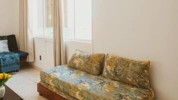 Apartamento clĂĄssico, vista para a cidade | Ărea de estar