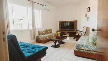 Classic Apartment, City View | Living area