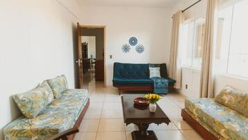 Classic Apartment, City View | Living area