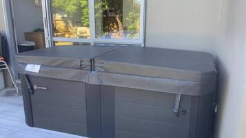 House, 3 Bedrooms, Patio | Outdoor spa tub