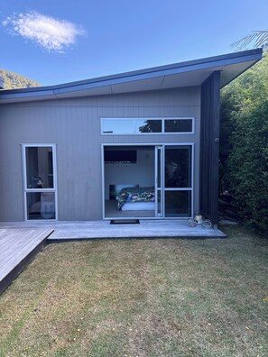 Exterior - A Beautiful Beach Holiday Home in Pauanui (Pauanui)