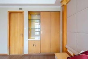 City Room | Desk, laptop workspace, free WiFi - Shanghai Riverview Hotel Bund Store (Suzhou)