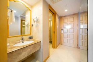 Basic Double Room, City View | Bathroom - Shanghai Riverview Hotel Bund Store (shanghai)