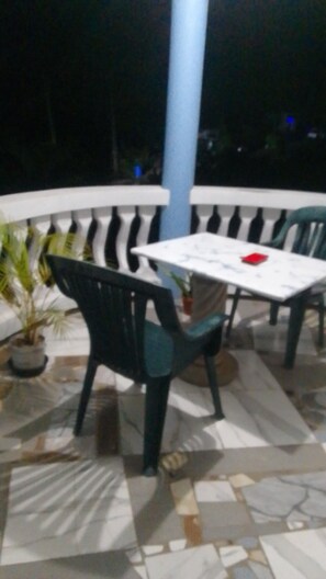 Outdoor dining - Wonderful 1-bedroom building in Leeds 5 minutes fromSanta Cruz Shopping Centre (Santa Cruz)