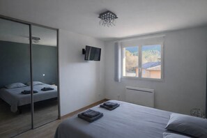 1 bedroom, iron/ironing board, free WiFi