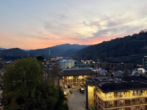 Exterior - Space Needle Balcony Views, Walk to Anakeesta 2BR Condo with En Suite Bathrooms (Gatlinburg)