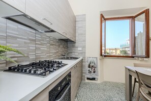 Fridge, oven - Bilocale Roma - Goelba (Marciana Marina)