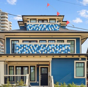 Exterior - Luxurious Downtown Home near Beach w/Free Parking (Vancouver)