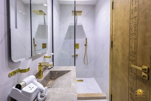 Deluxe Room | Bathroom | Shower, hair dryer, towels, soap - Solis pyramids view hotel (Giza)