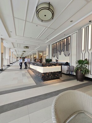 Lobby - 2 Bedroom Family Corner unit with Spacious Balcony and Skyline View (Pasay City)