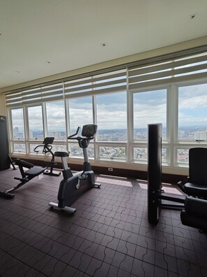 Fitness facility - 2 Bedroom Family Corner unit with Spacious Balcony and Skyline View (Pasay City)