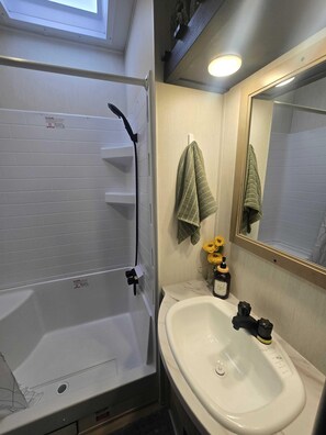 Bathroom - Premium Cabin-Style RV - The Evergreen (Sleeps 7) - Warm cabin-style retreat with queen bed, bunkroom, kitchen fireplace & skylight bath — perfect for families. (Port Angeles)
