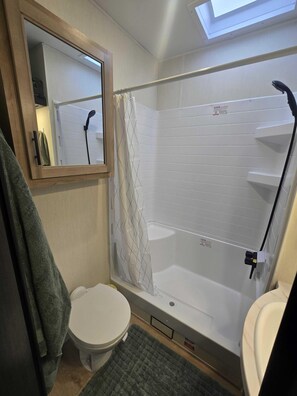 Bathroom - Premium Cabin-Style RV - The Evergreen (Sleeps 7) - Warm cabin-style retreat with queen bed, bunkroom, kitchen fireplace & skylight bath — perfect for families. (Port Angeles)