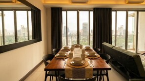 Superior Apartment, 4 Bedrooms | Dining - Suasana Suites Bukit Ceylon - Pavillion (Kuala Lumpur)