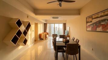 Departamento estándar, 3 habitaciones | Restaurantes