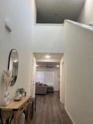 Interior - Home 2 mins from Mercy MED Hospital and UC Merced (Merced)