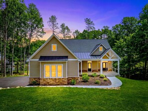 Exterior - Lakefront Lake Anna, Boat Dock, Hot Tub, Movie Theatre (Bumpass)