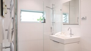 Shower, hair dryer, towels - Saltview, Queenscliff (Queenscliff)
