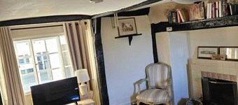 The Walnut Nook - A cosy, charming cottage close to wedding halls.