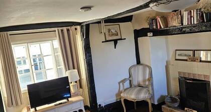 The Walnut Nook - A cosy, charming cottage in the country side.
