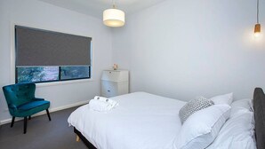 4 室のベッドルーム、アイロン / アイロン台、WiFi (無料)、ベッドシーツ