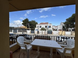 Outdoor dining - Apartment 1 minute from Riells Beach (l'Escala)