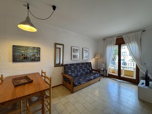 TV - Apartment 1 minute from Riells Beach (l'Escala)