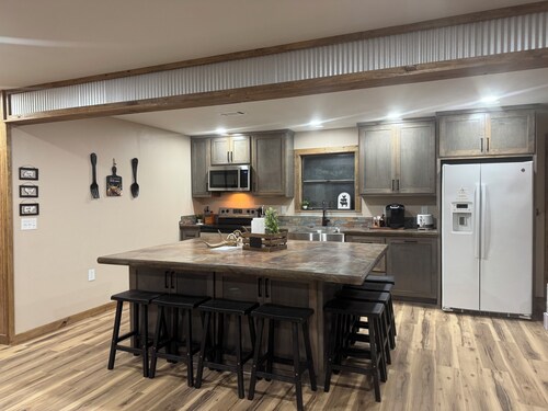 OZARK RETREAT: SxS Paradise! Sleeps up to 12 - [SEE NIGHTLY RATE DETAILS BELOW]