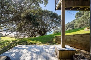 Terrace/patio - The Beachfront Bach - Onemana (Onemana)