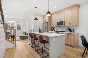 Private kitchen - 2817 listing (Calgary)