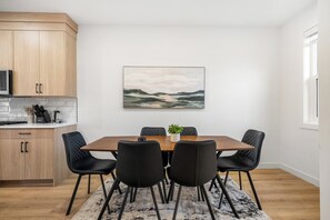 Dining - 2817 listing (Calgary)