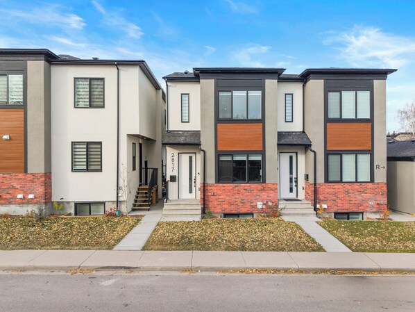 Exterior - 2817 listing (Calgary)