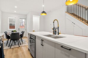 Dining - 2817 listing (Calgary)