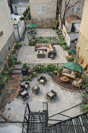 Terrace/patio - Terrific 3-bedroom apartment with private backyard - 20 mins to Manhattan (West New York)