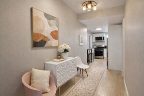 Interior - Terrific 3-bedroom apartment with private backyard - 20 mins to Manhattan (West New York)