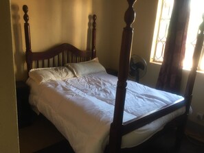 1 bedroom, iron/ironing board, WiFi, bed sheets - 1BR 1BA apartment near Kitintale Market Kampala w/ Wi-Fi (Kampala)