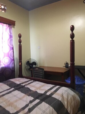 1 bedroom, iron/ironing board, WiFi, bed sheets - 1BR 1BA apartment near Kitintale Market Kampala w/ Wi-Fi (Kampala)