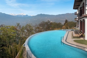 Outdoor pool - Welcomhotel By ITC Hotel Denzong Regency (Gangtok)