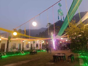 Outdoor dining - Royal Resort Siyana (Rishikesh)