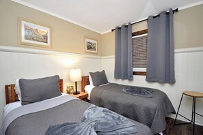 Iron/ironing board, WiFi, bed sheets - Hidden Gem Resort Pool/HotTub/Biking/Hiking! (Beech Mountain)