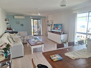 Living area - MOTO GP ACCOMODATION
3-bedroom 2-bathroom house in peaceful Coronet Bay. (Coronet Bay)