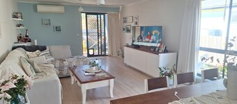 MOTO GP ACCOMODATION
3-bedroom 2-bathroom house in peaceful Coronet Bay.