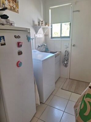 Bathroom - MOTO GP ACCOMODATION
3-bedroom 2-bathroom house in peaceful Coronet Bay. (Coronet Bay)